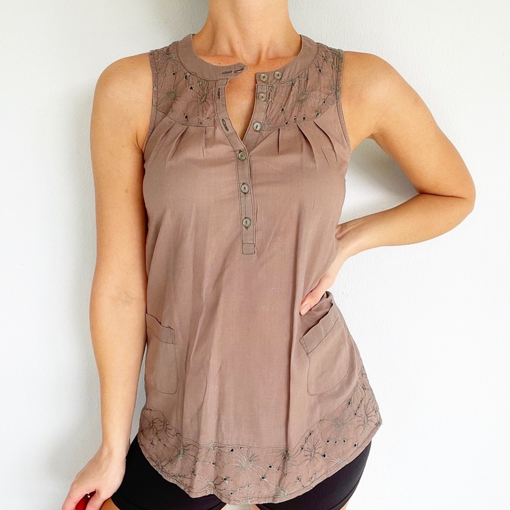 Xhilaration brown cotton floral embroidered button up babydoll blouse size small